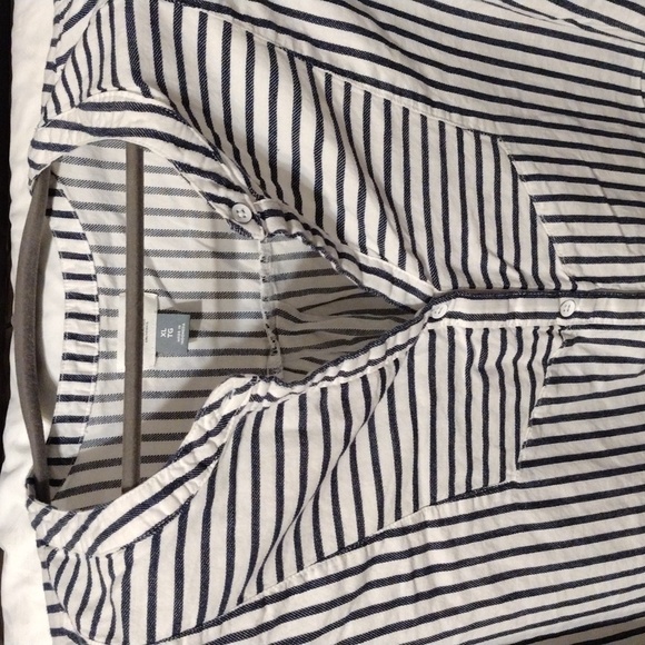 Old Navy, women's sleeveless button front dress in XL. - Picture 2 of 4